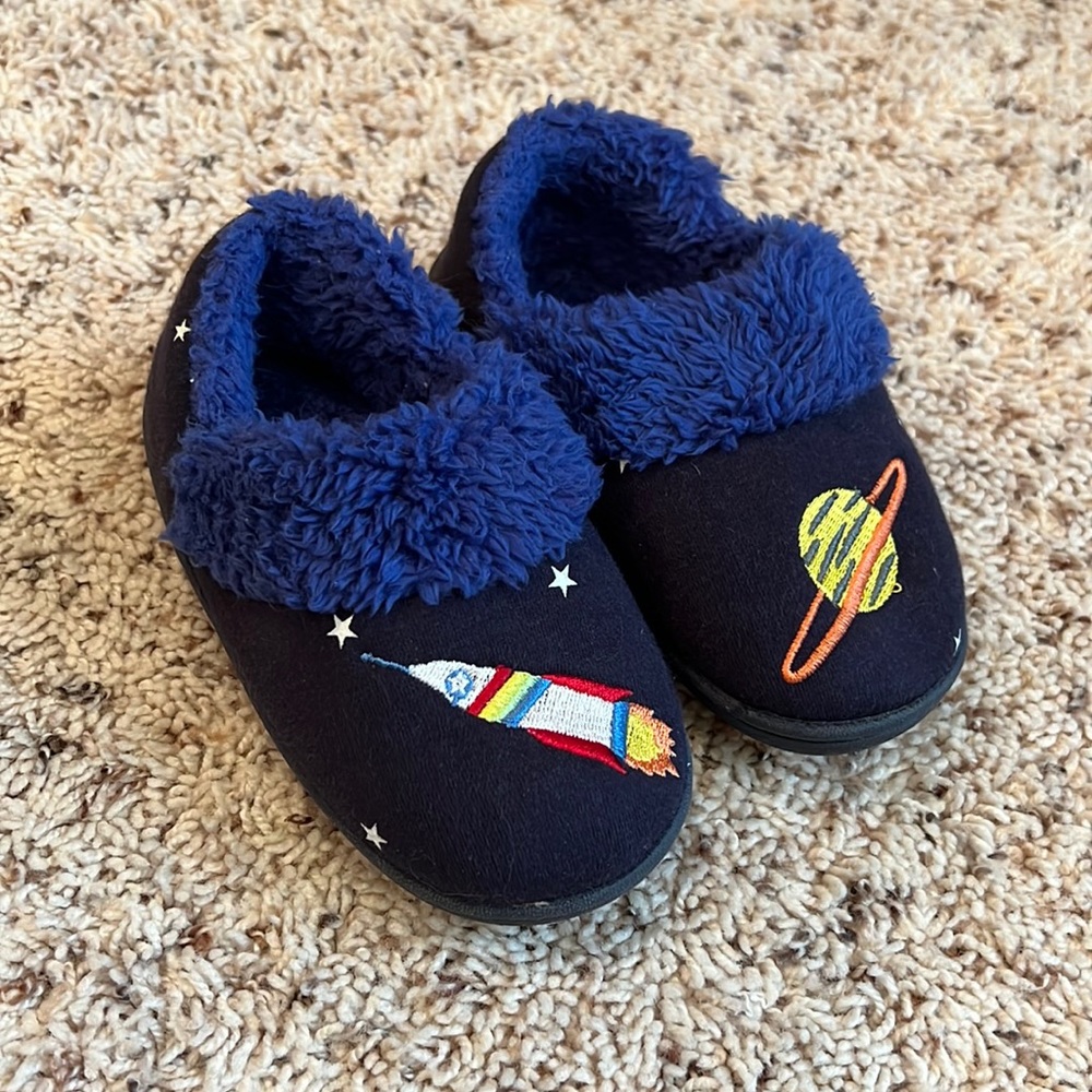Cat&Jack brand toddler boy’s space slippers size 7/8
